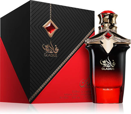 Perfume Gladius de Nusuk, fragancia árabe unisex afrutada y amaderada con notas de frambuesa, especias, gamuza, cedro y ámbar.