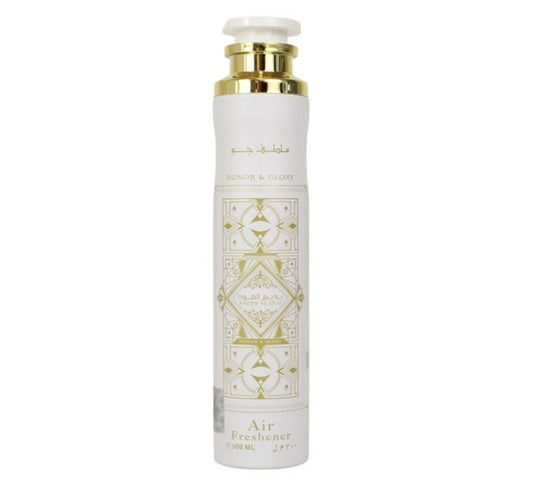 Ambientador Bade'e Al Oud Honor & Glory de Lattafa 300 ml con aroma dulce y especiado a piña, crème brûlée, canela, vainilla y sándalo.