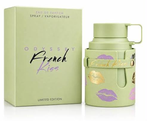 Perfume Odyssey French Kiss de Armaf para mujer con notas de fresa, coco, pera, rosa, praliné y vainilla.
