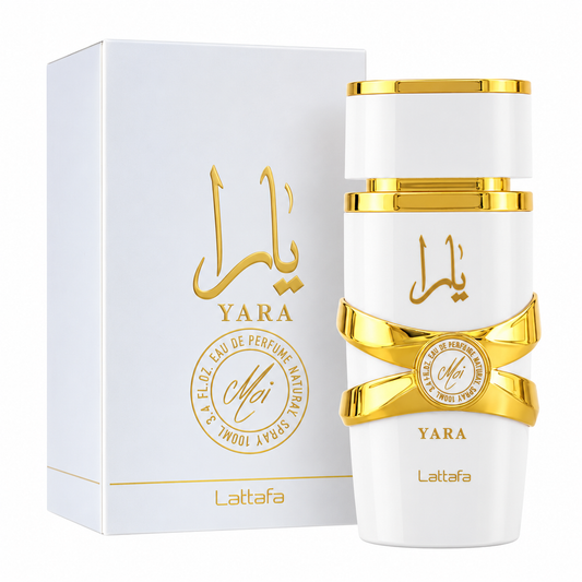 Perfume Yara Moi de Lattafa, frasco blanco con detalles dorados acompañado de su caja original blanca y dorada.